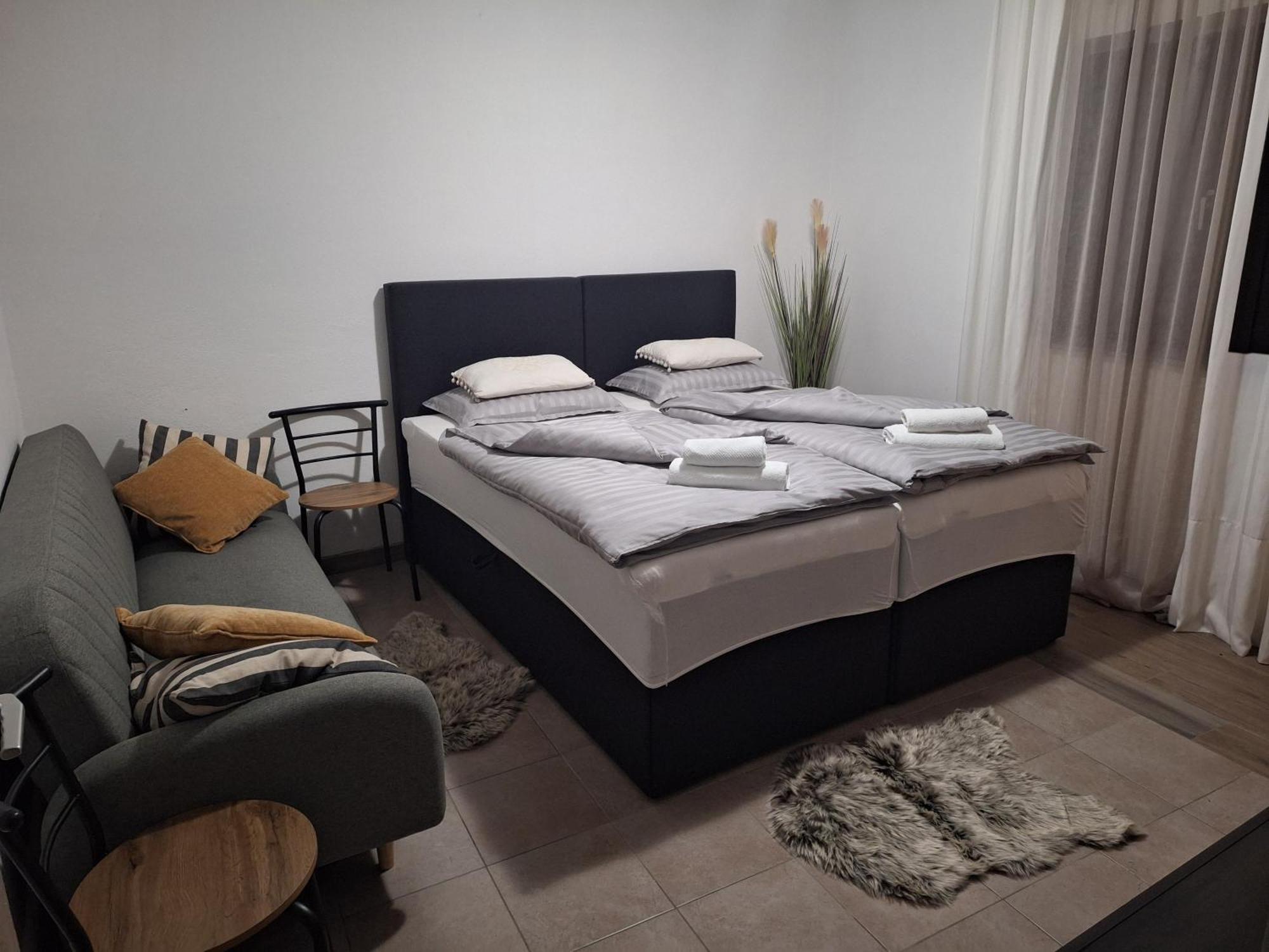 Mare Bed & Breakfast Vrlika Bagian luar foto