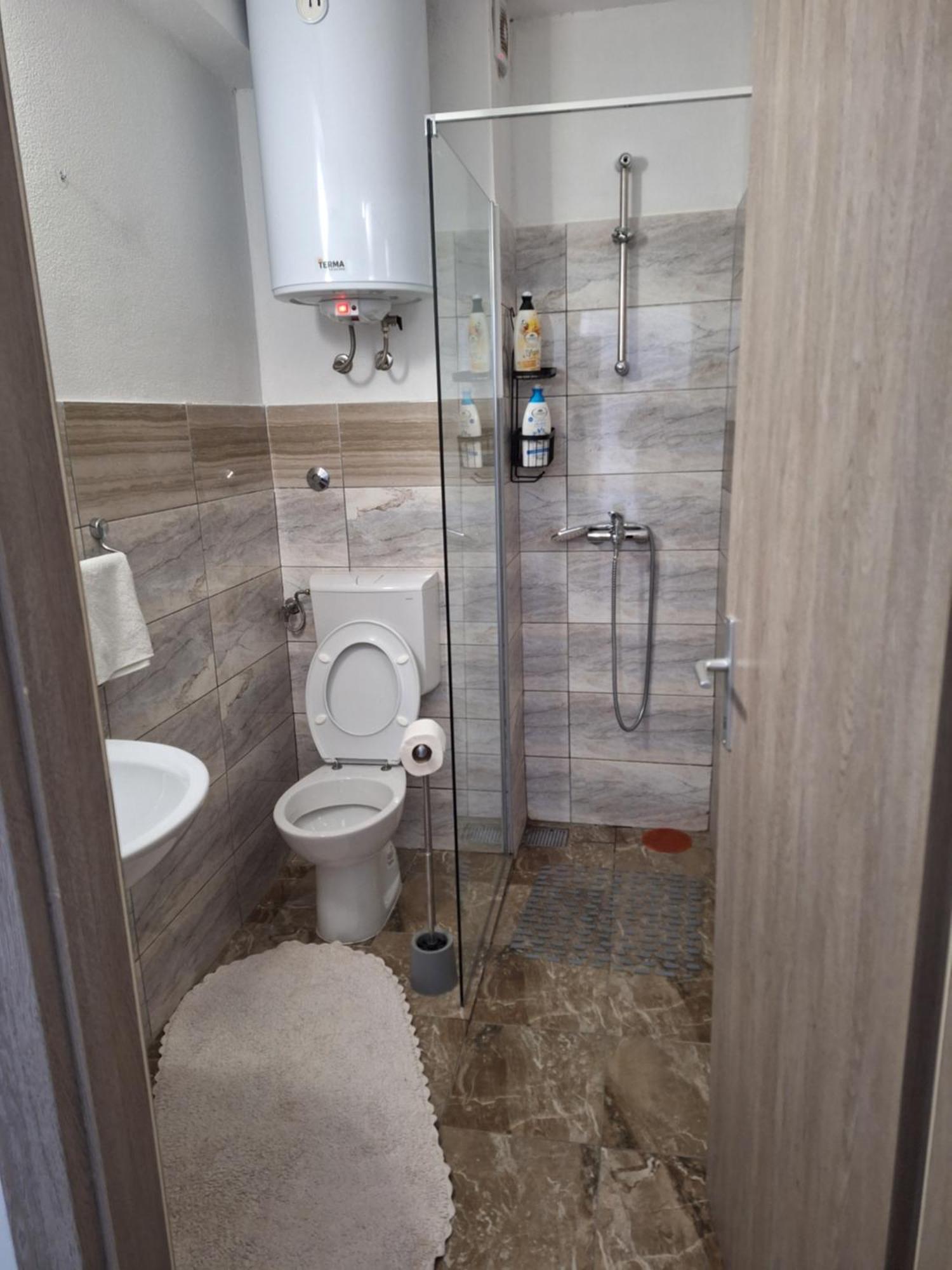 Mare Bed & Breakfast Vrlika Bagian luar foto